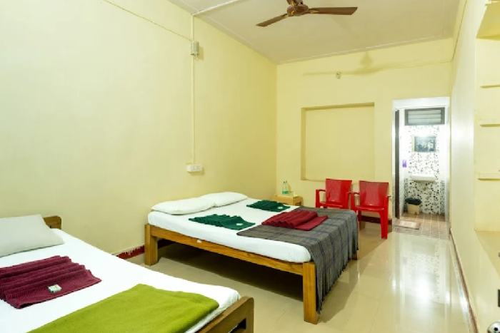 1 x 3 Bed Sharing Room 